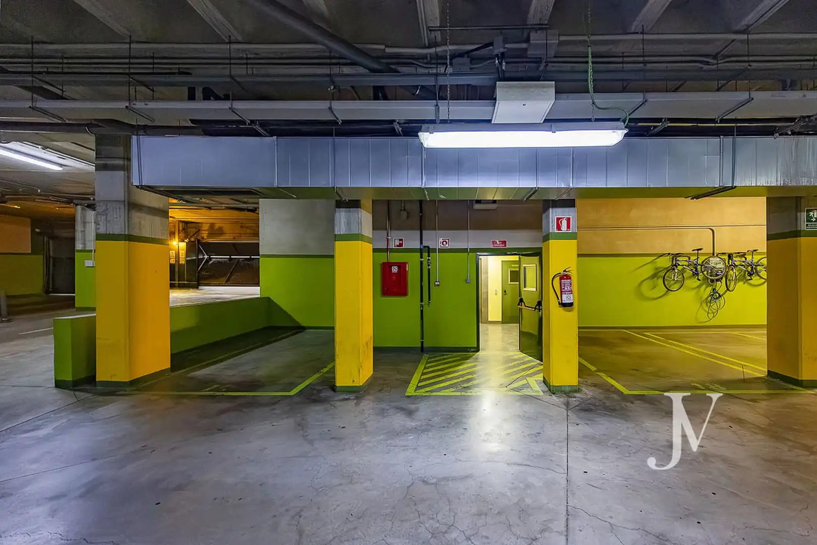 Aparcament de Planta baixa en venda en Madrid amb Aire condicionat, Calefacció i Terrassa