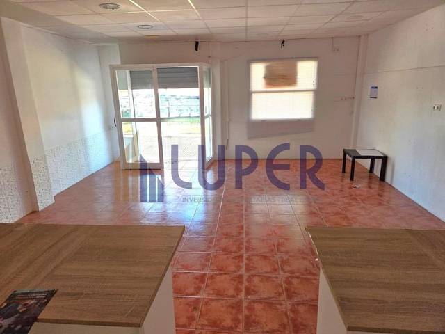 Local comercial en Alquiler en Tómbola