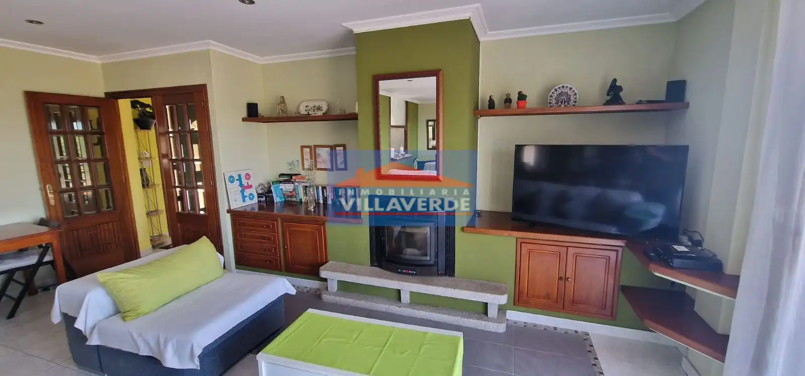 Sala d'estar de Casa o xalet en venda en Cangas  amb Calefacció, Terrassa i Traster