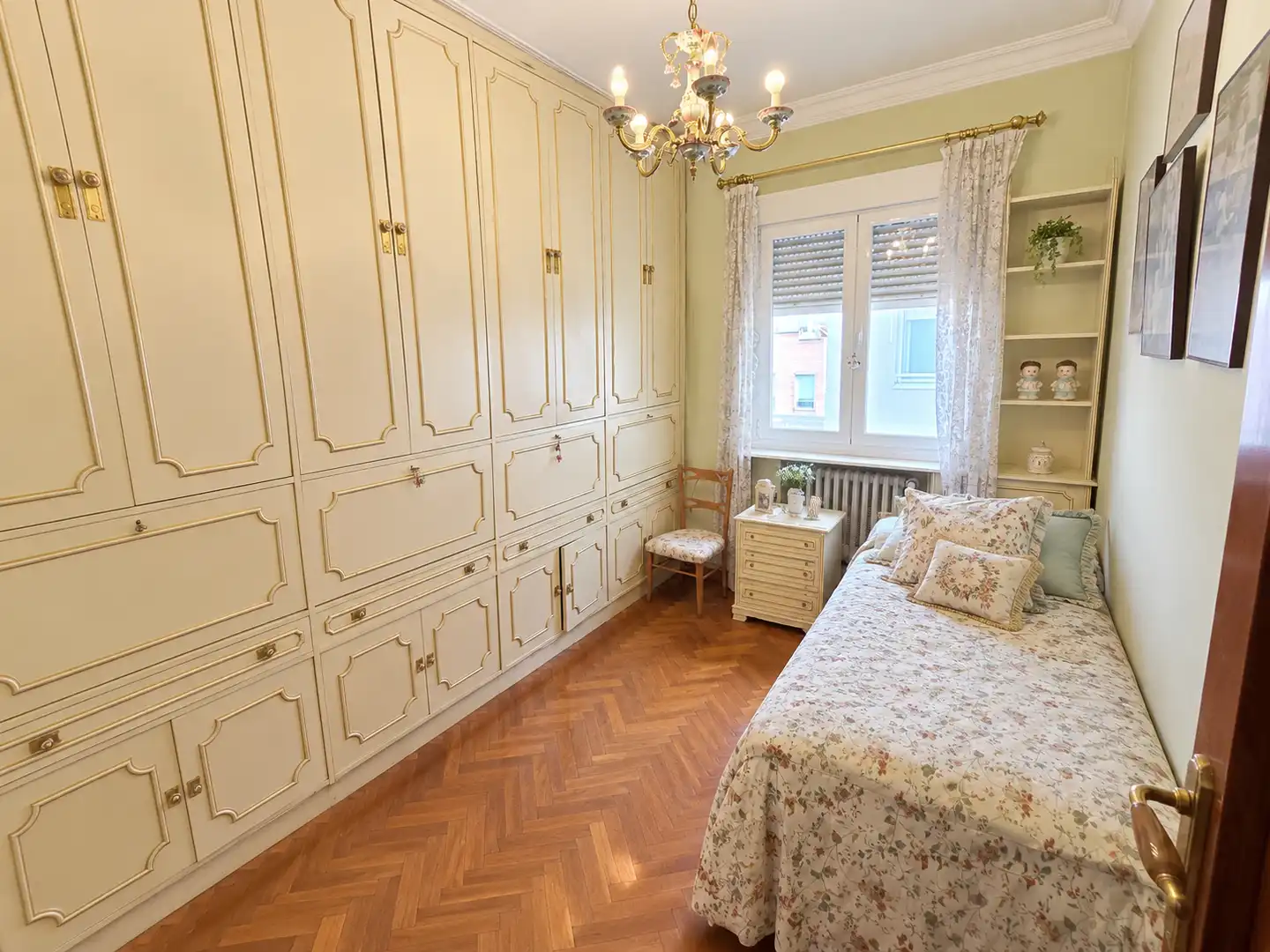 Habitación de Ático en venta en Madrid con Calefacción, Parquet y Terraza