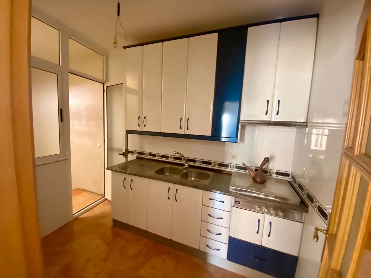 Cuina de Casa adosada en venda en Calzada de Calatrava amb Aire condicionat, Terrassa i Moblat