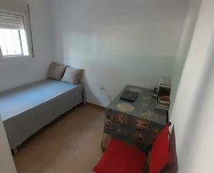 Bedroom of Flat to share in  Sevilla Capital  with Air Conditioner, Heating and Washing machine