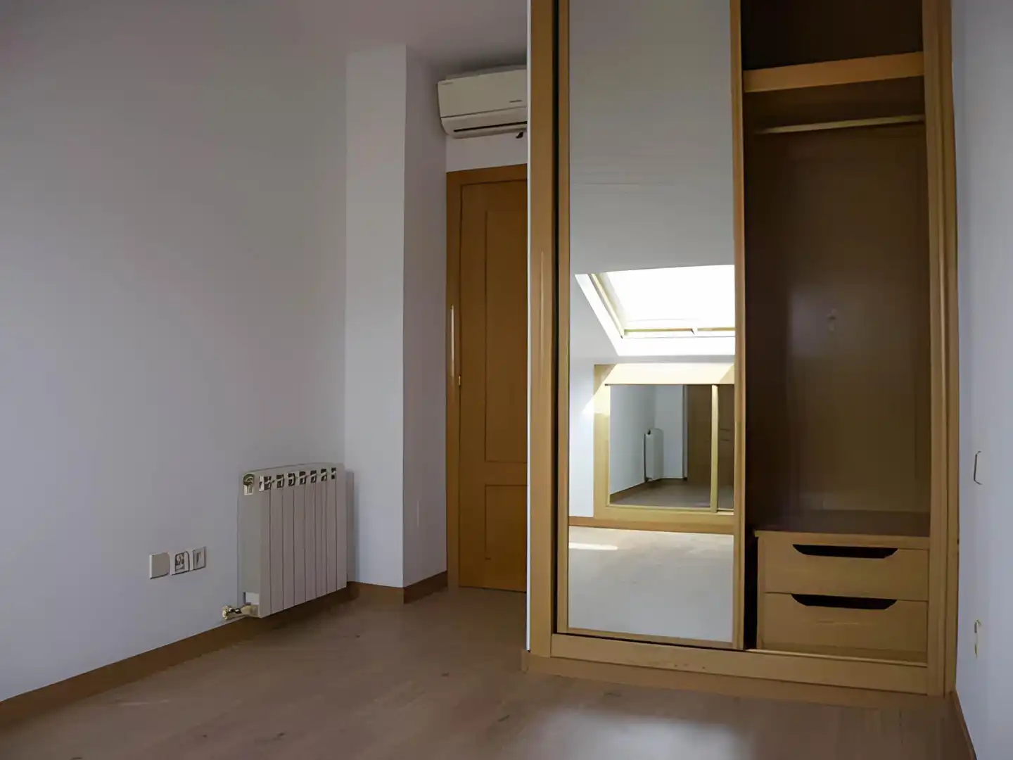 Habitación de Dúplex en venta en Valdeolmos-Alalpardo