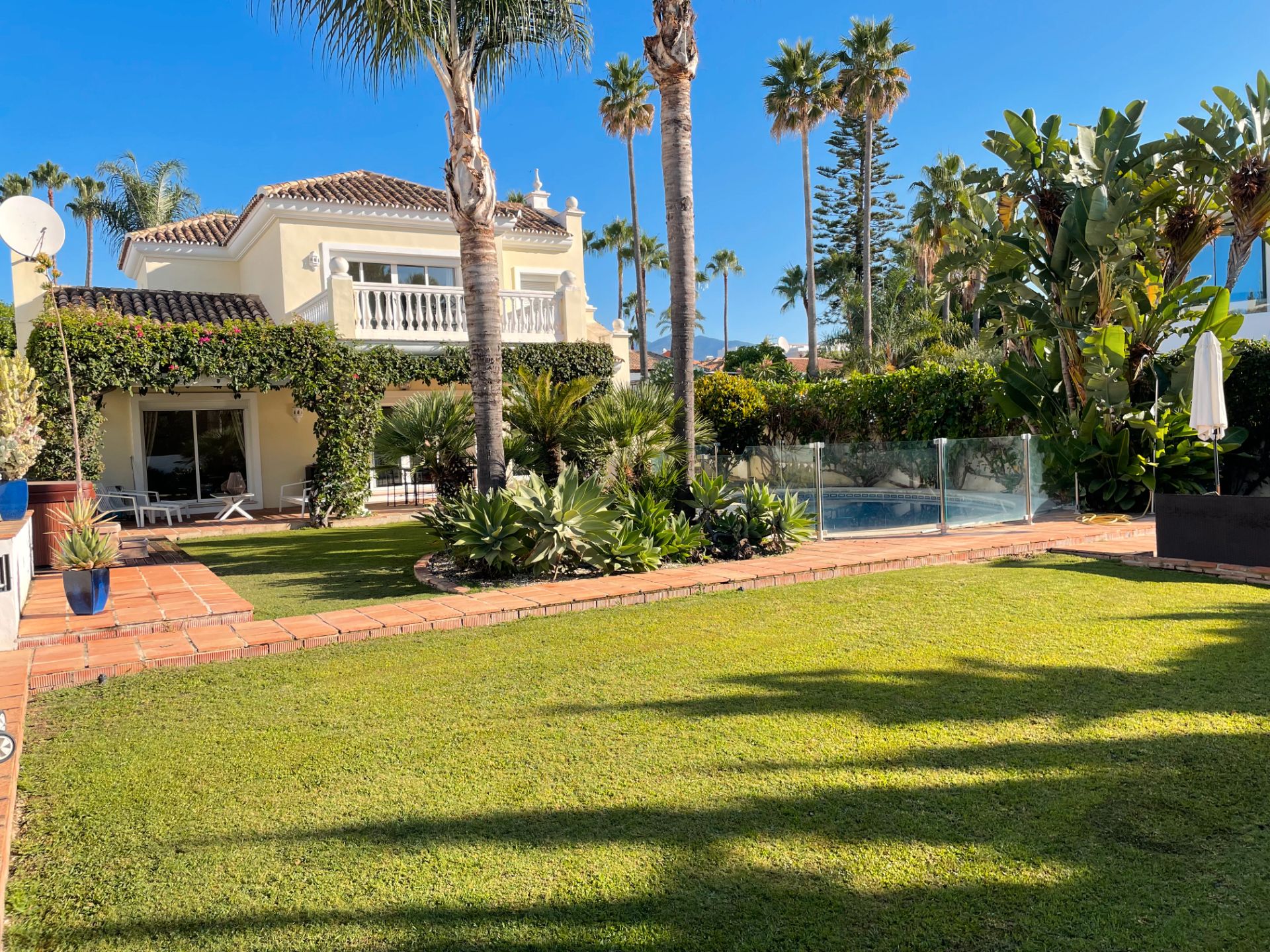 Garden of House or chalet for sale in Estepona  with Air Conditioner, Heating and Private garden