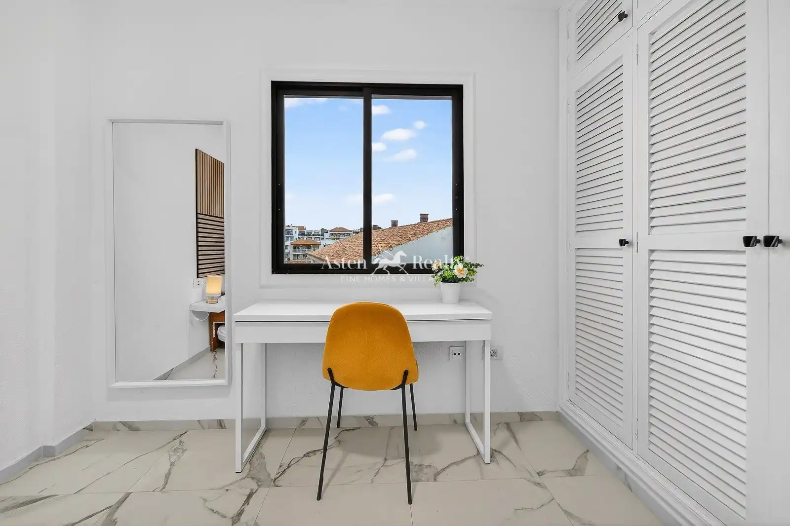 Habitación de Casa adosada en venta en Arona con Terraza, Piscina y Amueblado