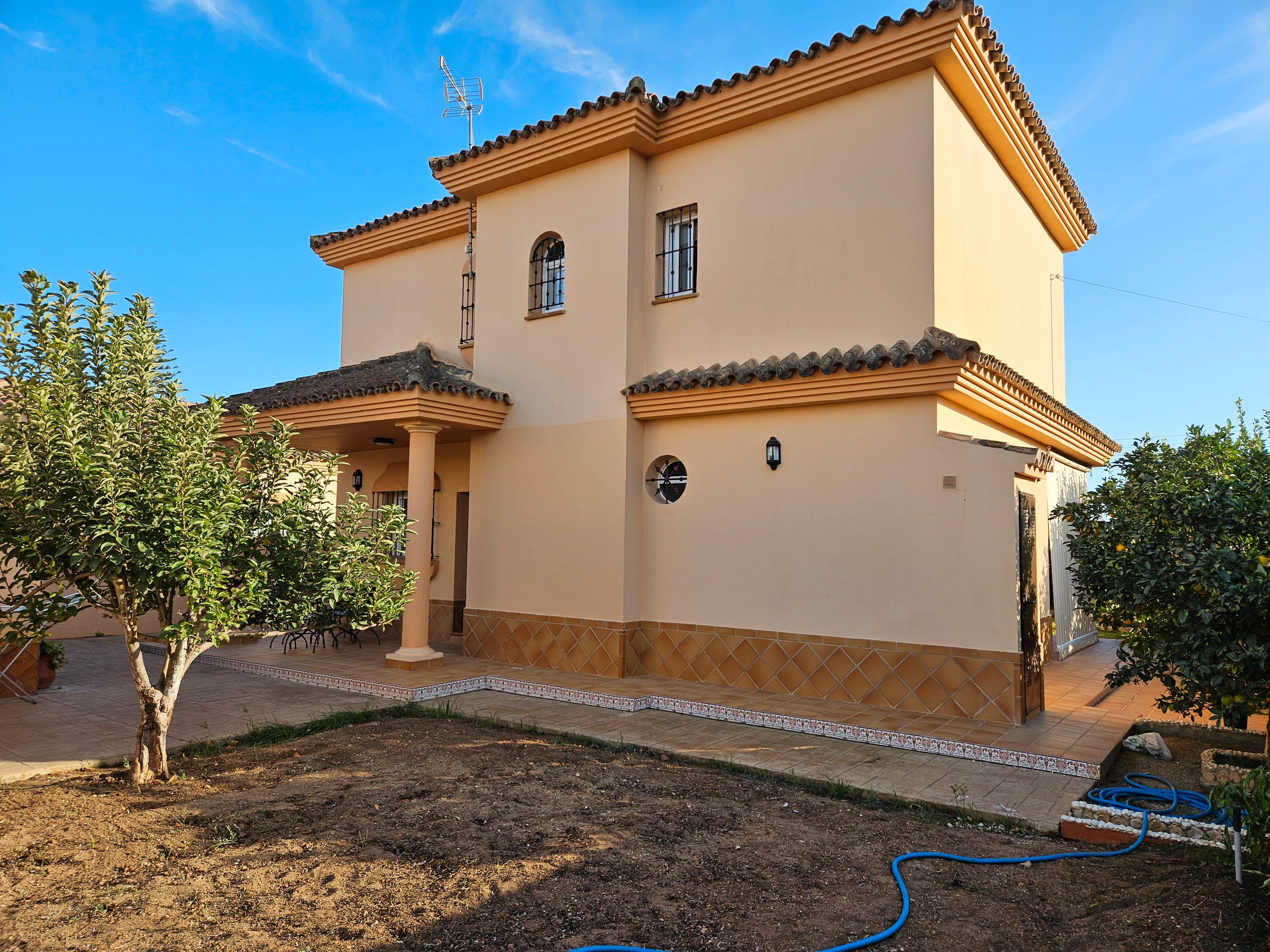 Exterior view of House or chalet for sale in Chiclana de la Frontera  with Air Conditioner, Heating and Private garden