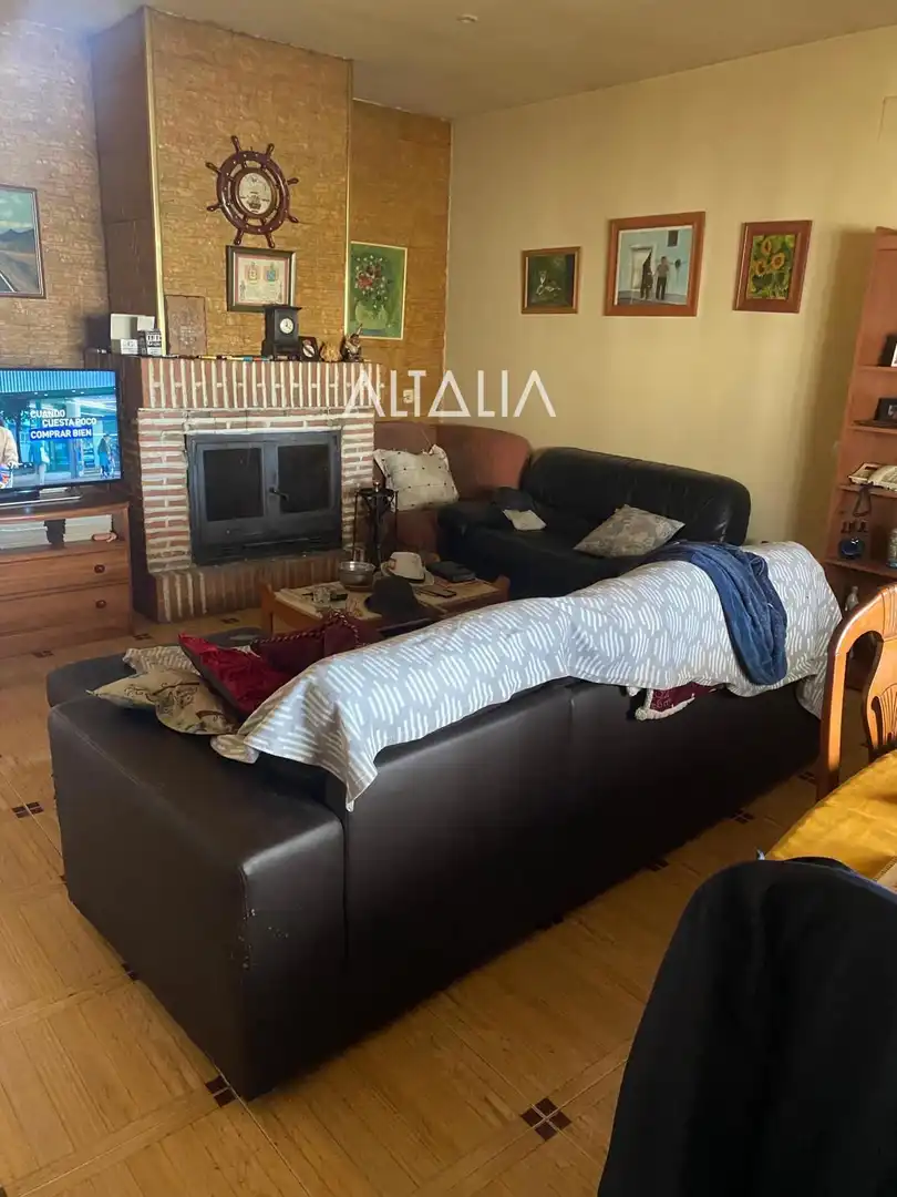 Sala d'estar de Casa adosada en venda en Hontanaya