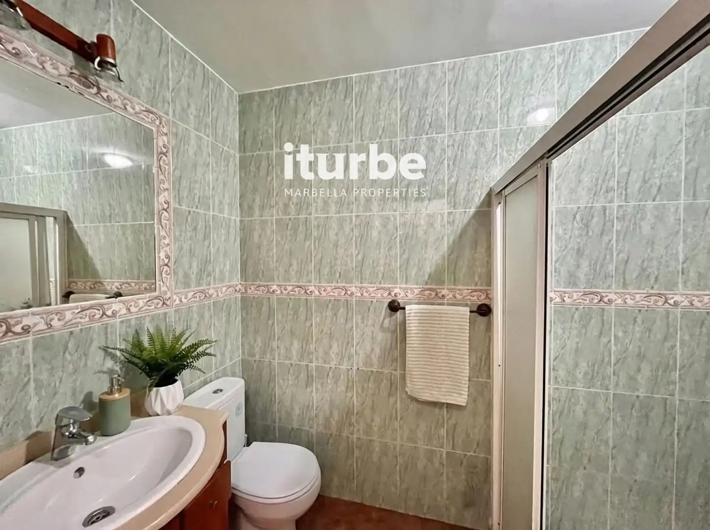Baño de Casa adosada en venta en Marbella con Aire acondicionado, Terraza y Horno