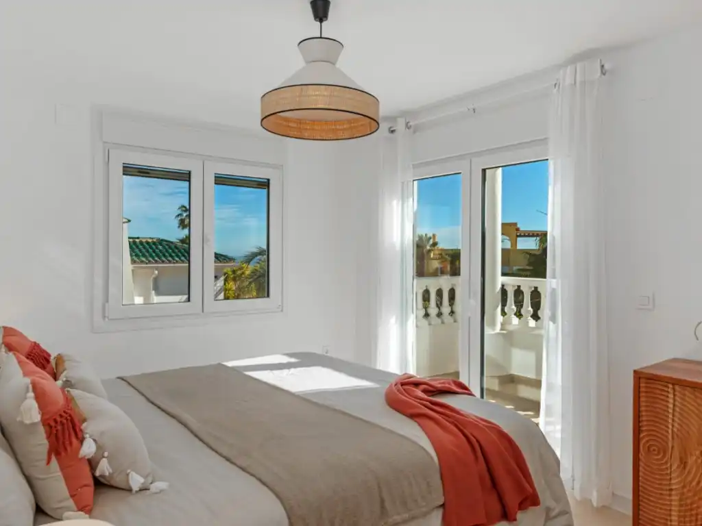 Bedroom of Houses for sale in El Campello  with Air Conditioner, Private garden and Swimming Pool