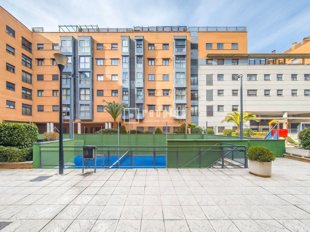 Vista exterior de Piso en venta en  Madrid Capital con Calefacción, Jardín privado y Parquet