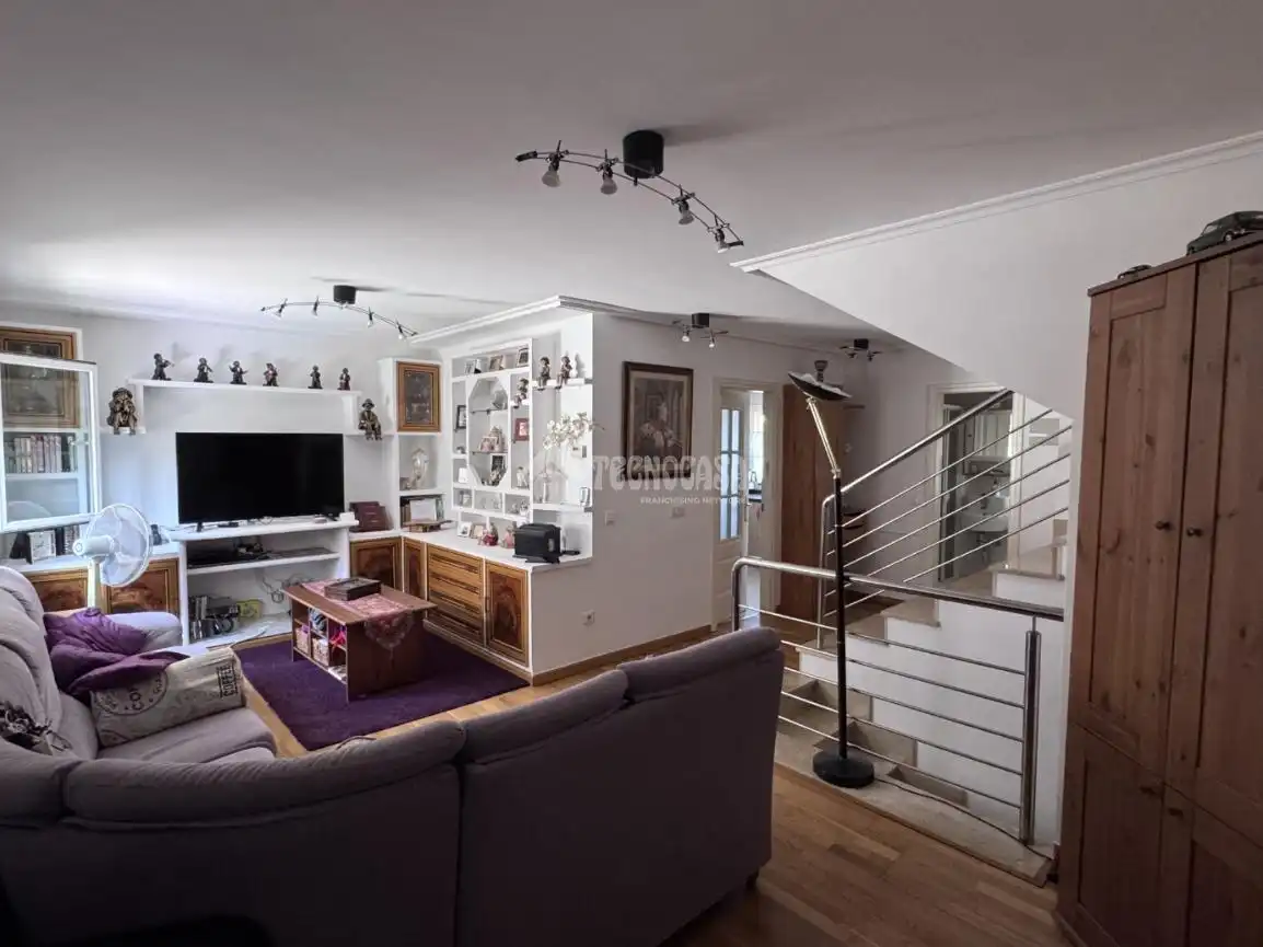 Sala de estar de Casa adosada en venta en Cuadros con Calefacción y Parquet