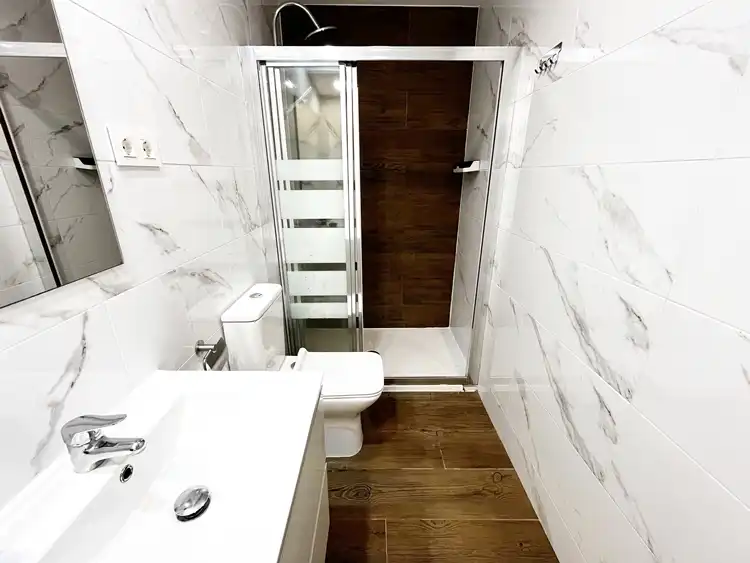 Bathroom of Flat for rent in Madrid  with Air Conditioner, Heating and Parquet flooring
