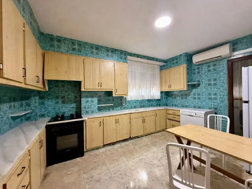 Erdgeschoss zur Miete in Calle Bernat Artola, Torreón - La Almadraba