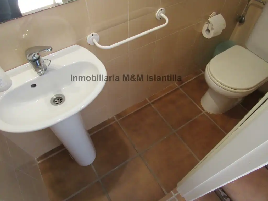 Baño de Casa adosada en venta en Islantilla con Terraza, Trastero y Amueblado