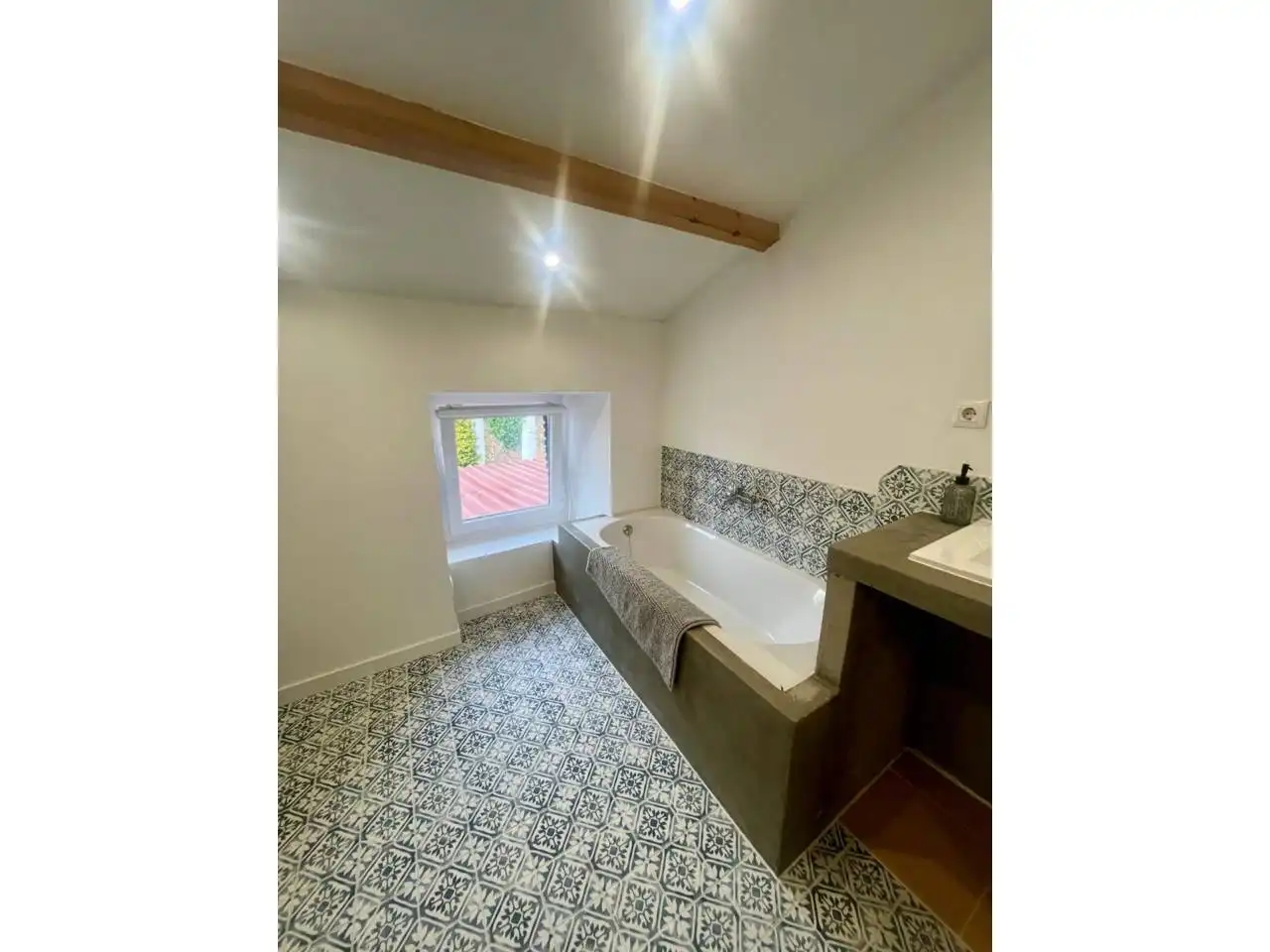 Badezimmer von Haus oder Chalet zur Miete in Miño mit Heizung, Privatgarten und Schwimmbad