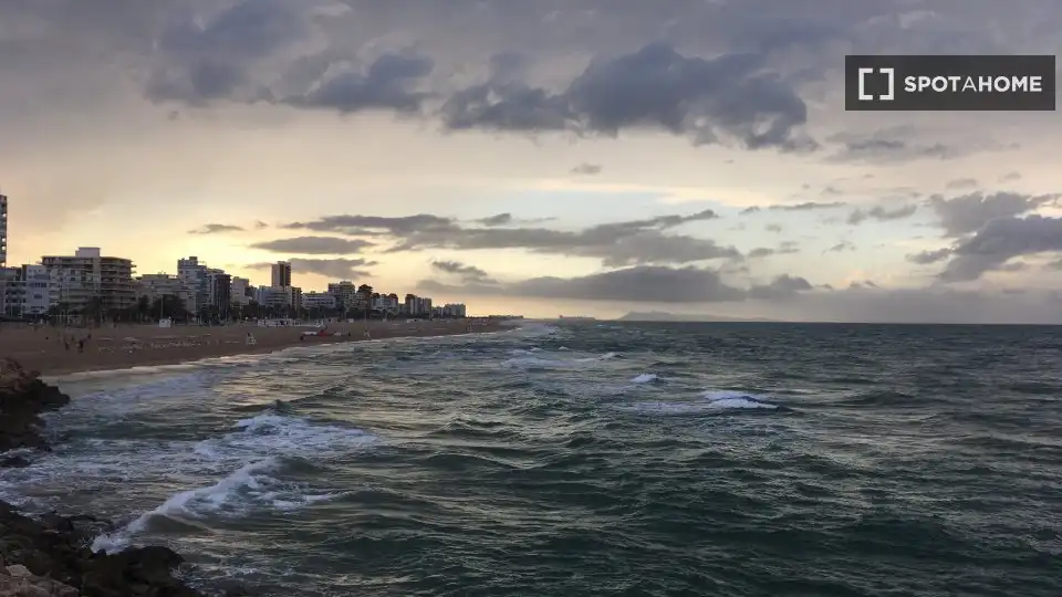 Außenansicht von Wohnung zur Miete in Gandia mit Klimaanlage, Heizung und Möbliert
