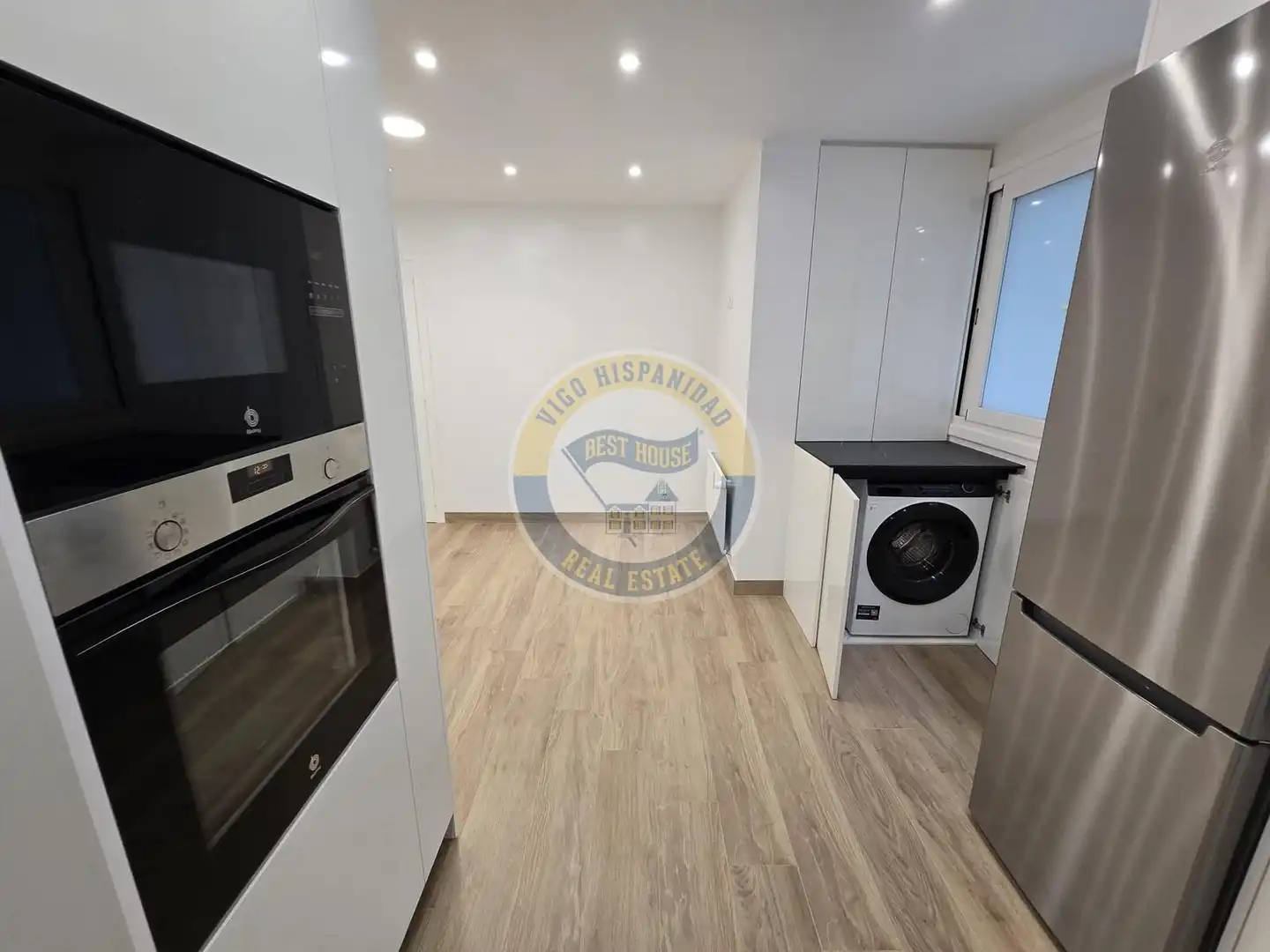 Cocina de Piso de alquiler en Vigo  con Calefacción, Parquet y Balcón