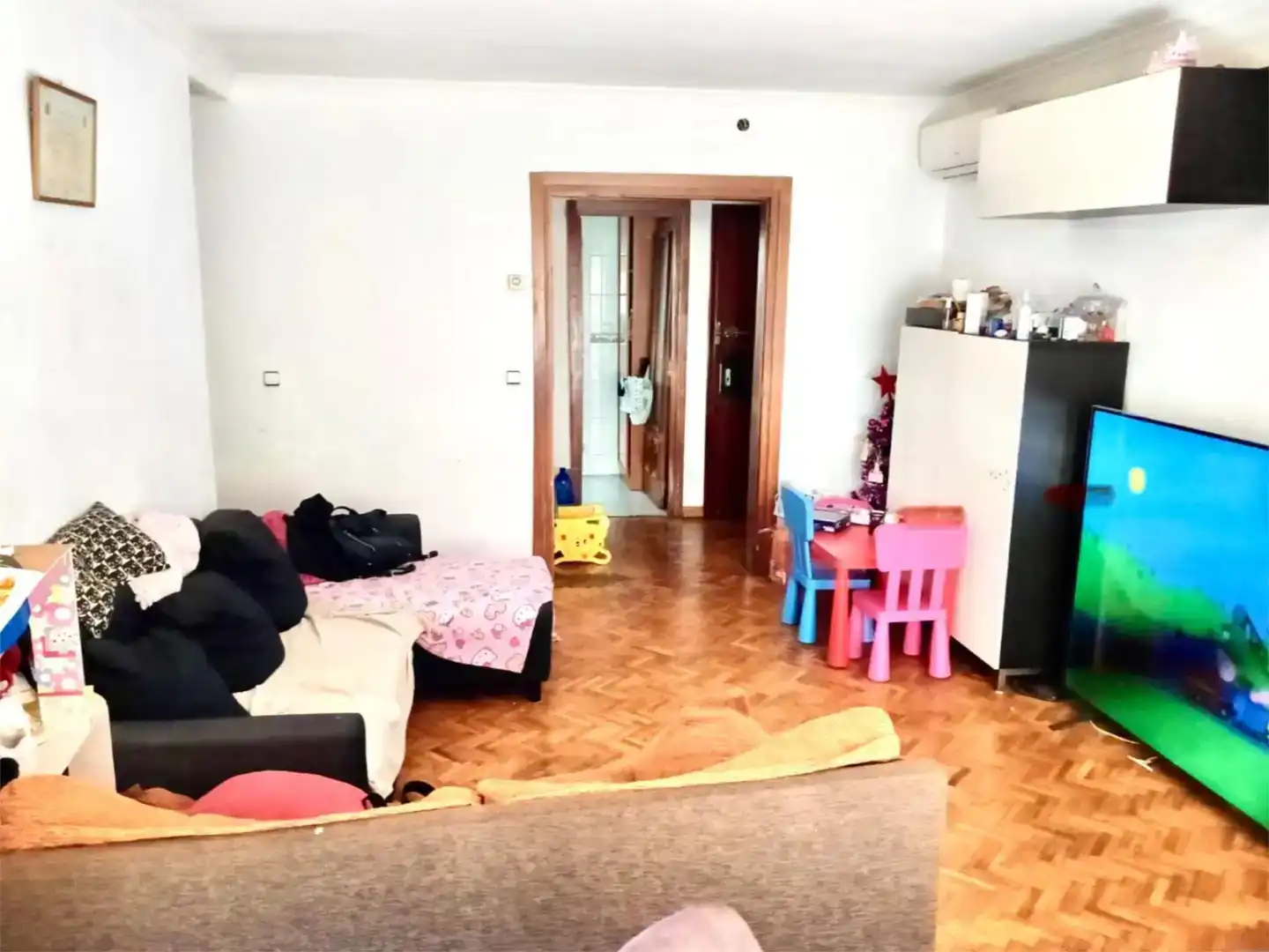 Sala d'estar de Pis en venda en Salt amb Aire condicionat, Parquet i Balcó