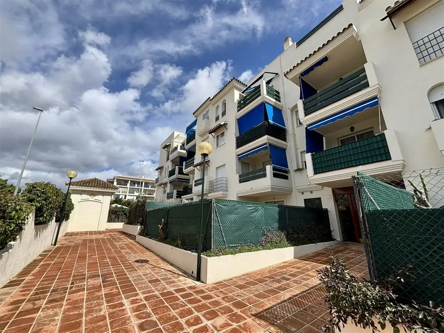 Vista exterior de Apartament en venda en Marbella amb Aire condicionat i Terrassa