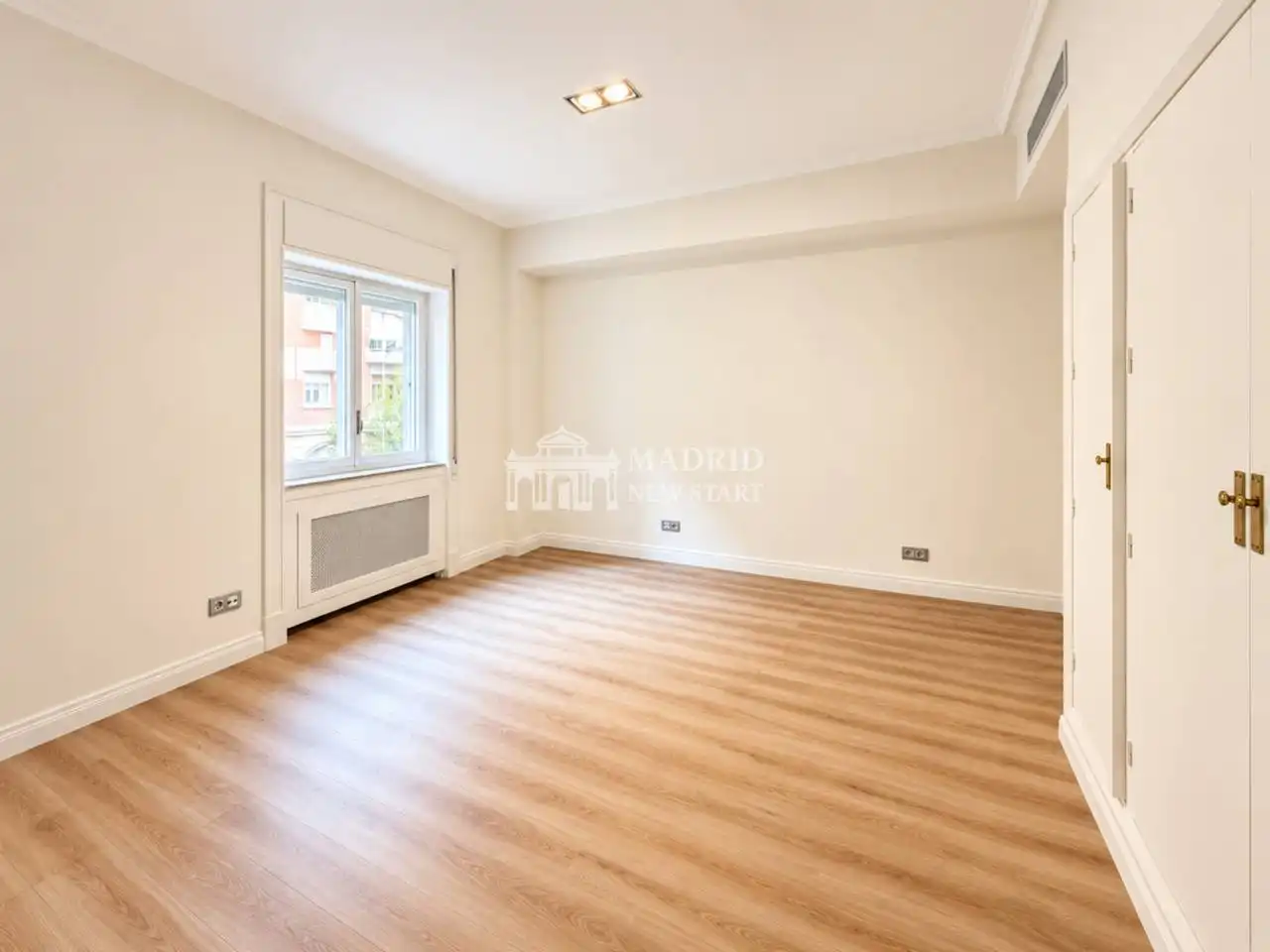 Bedroom of Flat for rent in Madrid  with Air Conditioner, Heating and Parquet flooring