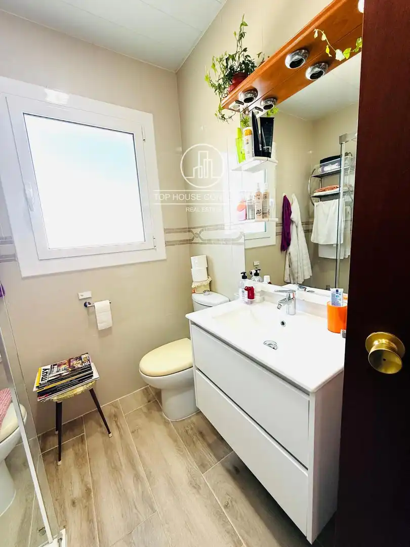 Bathroom of Houses for sale in Arenys de Munt  with Air Conditioner, Heating and Terrace