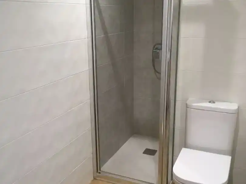 Bathroom of Flat for rent in Gijón   with Terrace and Balcony