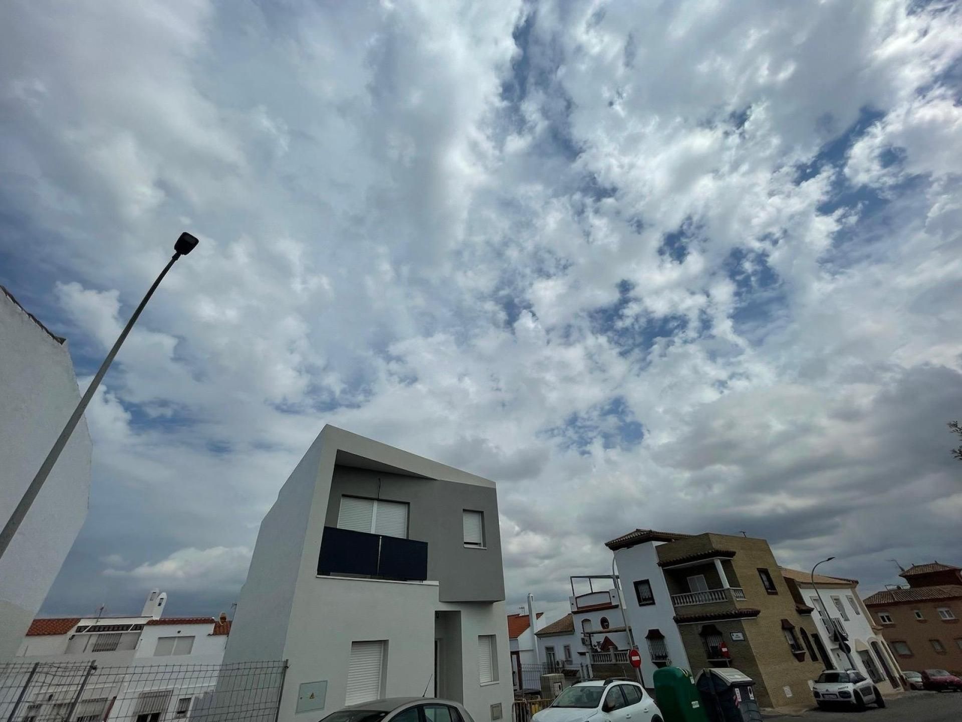 Vista exterior de Casa o xalet en venda en Chiclana de la Frontera amb Calefacció, Terrassa i Piscina