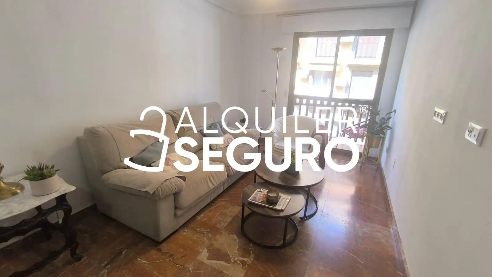 Sala d'estar de Pis de lloguer en Sevilla amb Aire condicionat i Terrassa