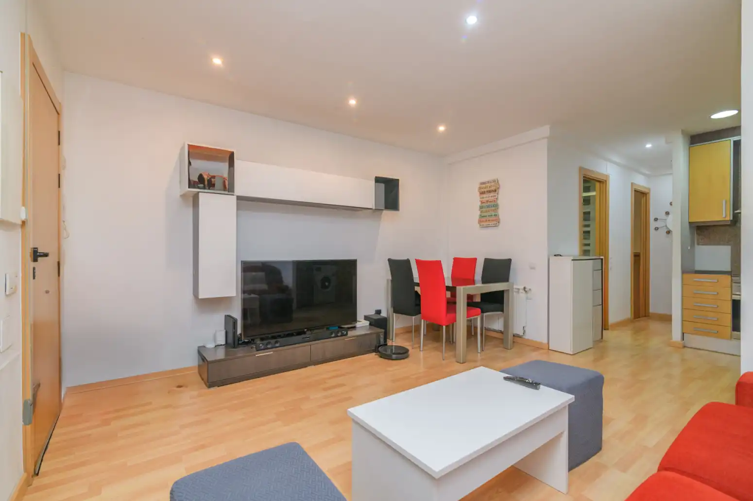 Living room of Flat for sale in Sant Boi de Llobregat  with Parquet flooring and Terrace