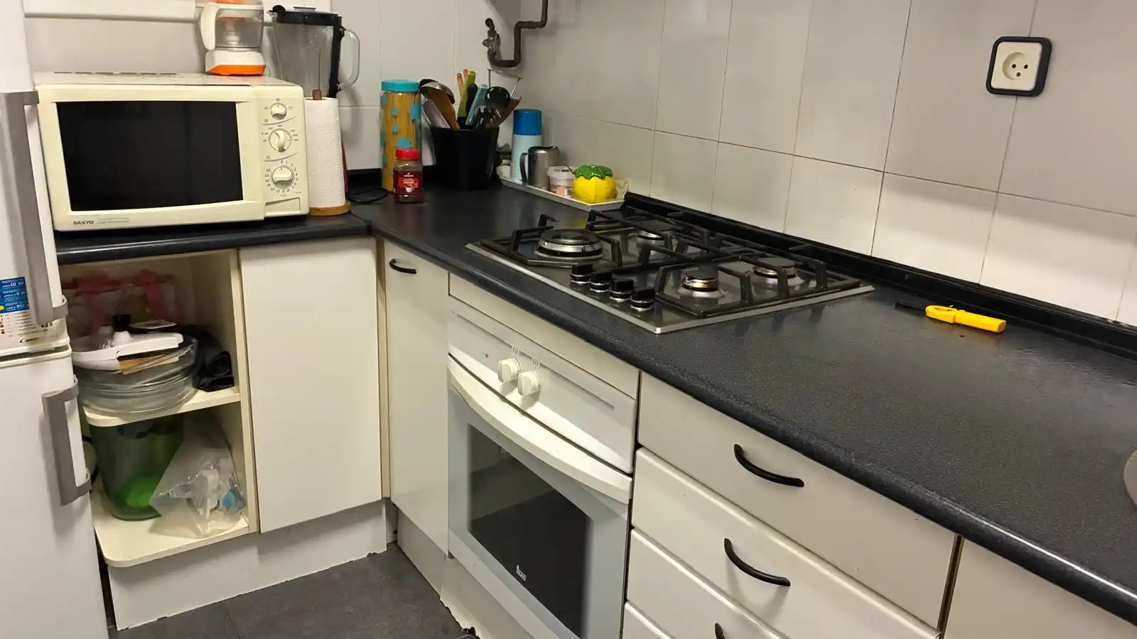 Cocina de Piso en venta en Barcelona con Parquet, Horno y Balcón