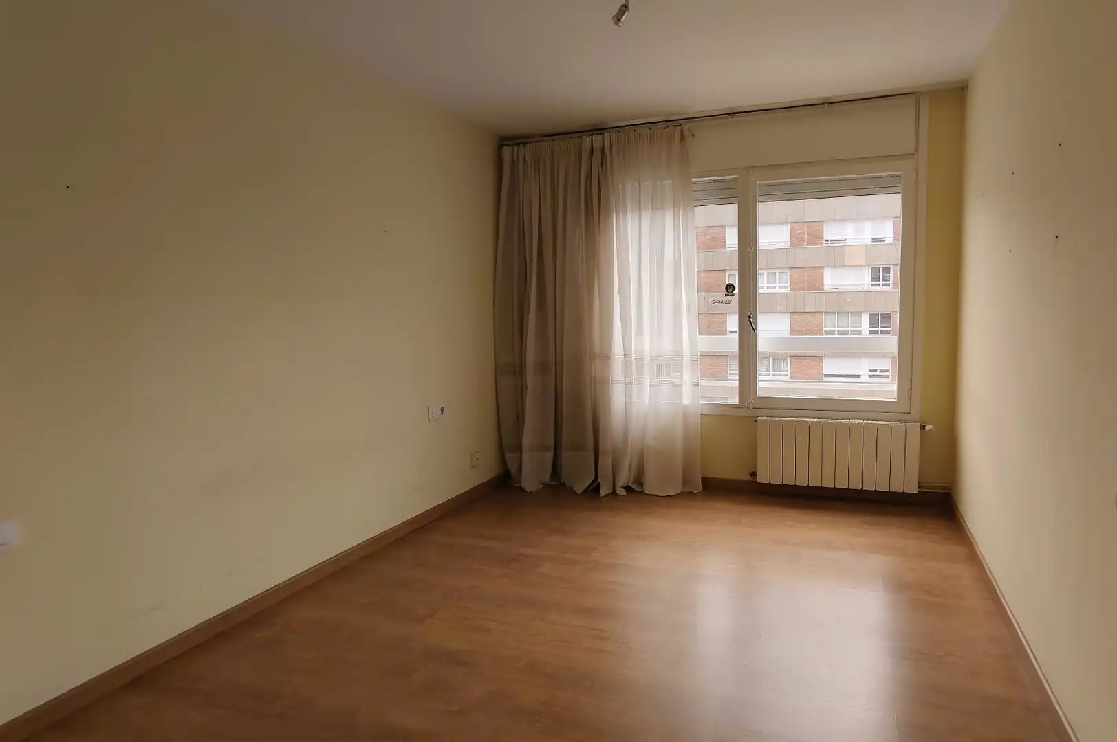 Sala de estar de Piso en venta en Barcelona con Calefacción, Parquet y Horno