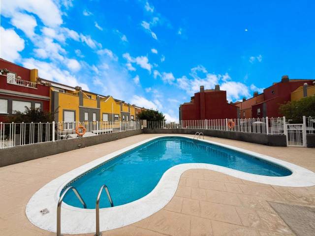 Casa adosada en Venta en Calle de Mencey Guimar en Llano del Camello