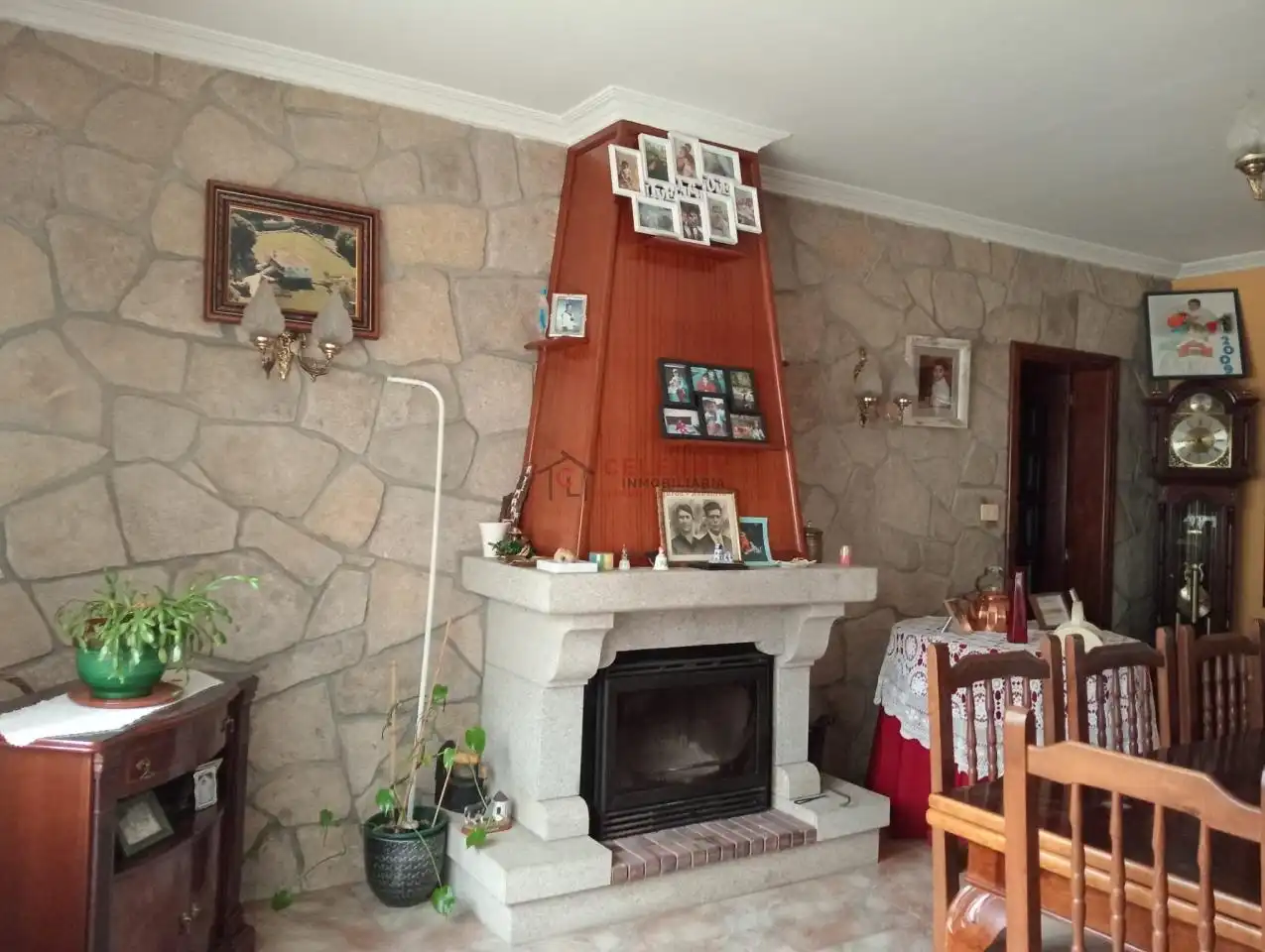 Sala d'estar de Casa o xalet en venda en Lalín amb Calefacció, Jardí privat i Traster