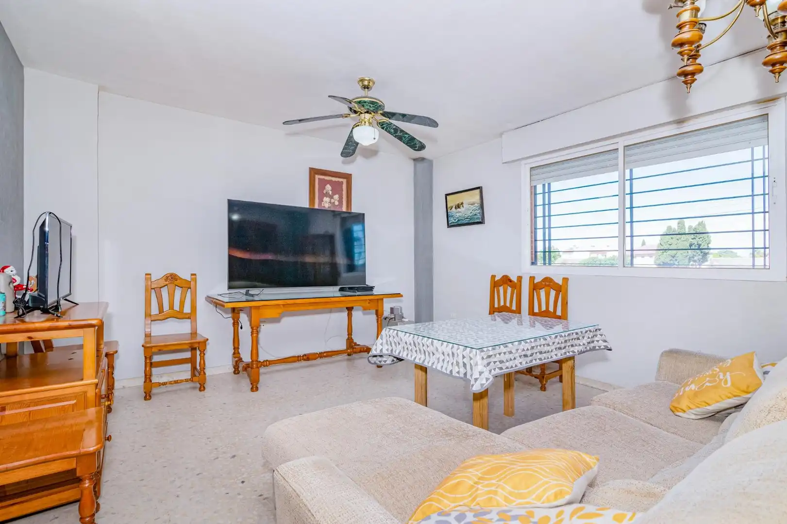 Living room of Detached homes for sale in Cúllar Vega  with Storage room and Alarm