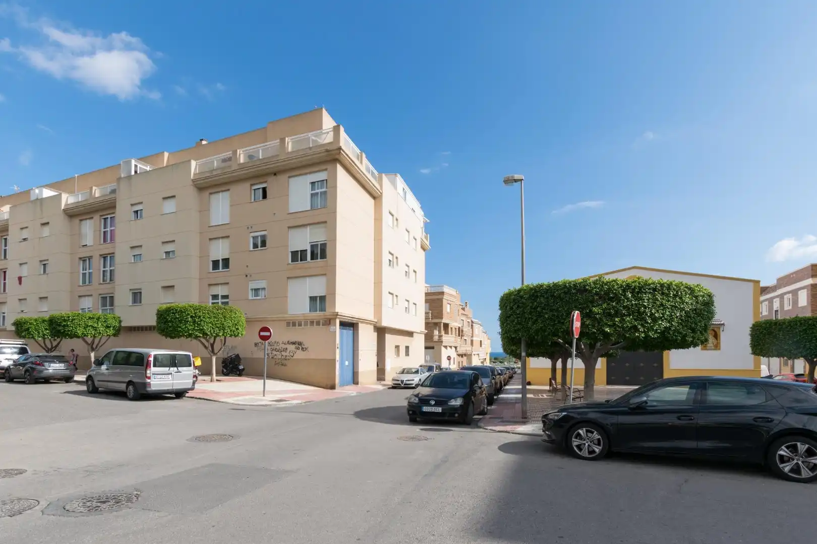 Exterior view of Flat for sale in Roquetas de Mar
