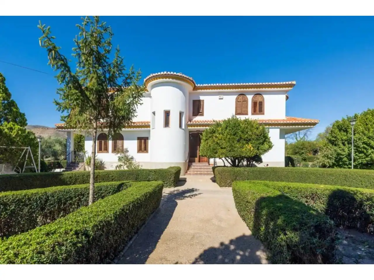 Vista exterior de Casa o xalet en venda en Baza amb Calefacció, Jardí privat i Terrassa