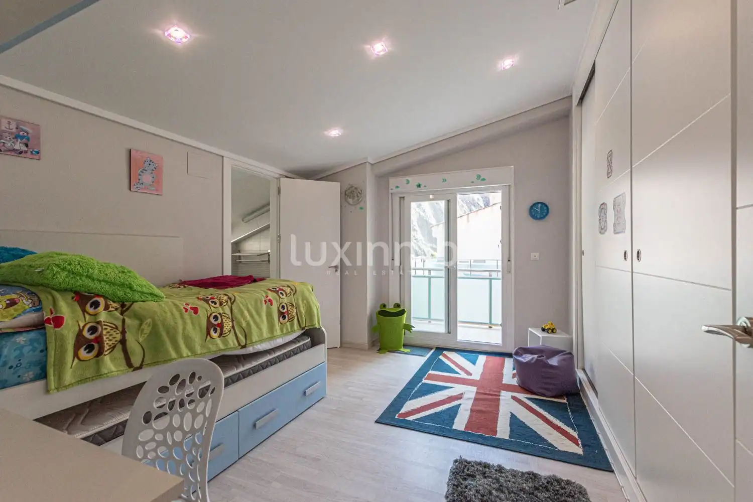 Schlafzimmer von Dachboden zum Verkauf in Altea mit Klimaanlage, Heizung und Privatgarten