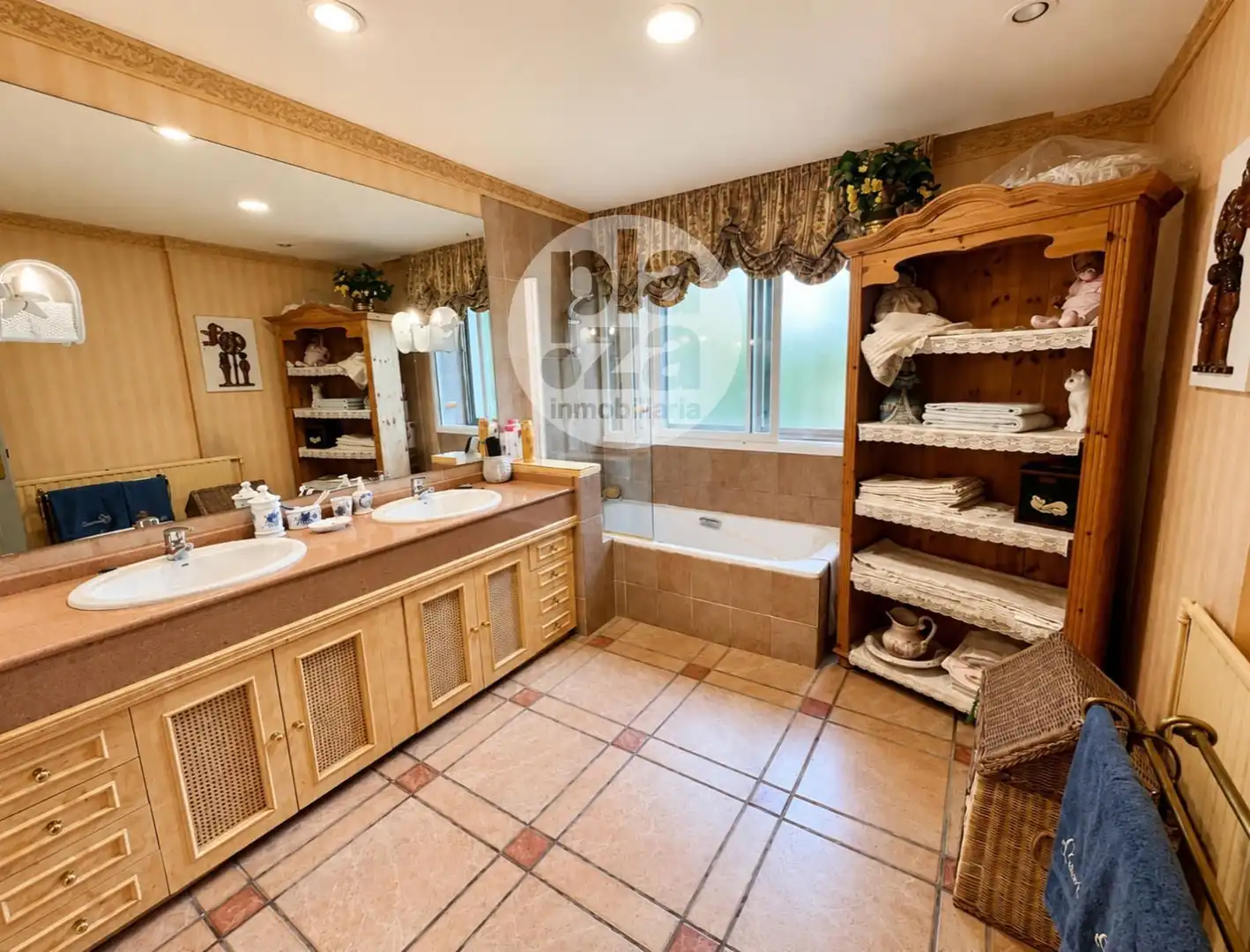 Badezimmer von Maisonette zum Verkauf in Burgos mit Heizung, Terrasse und Abstellraum
