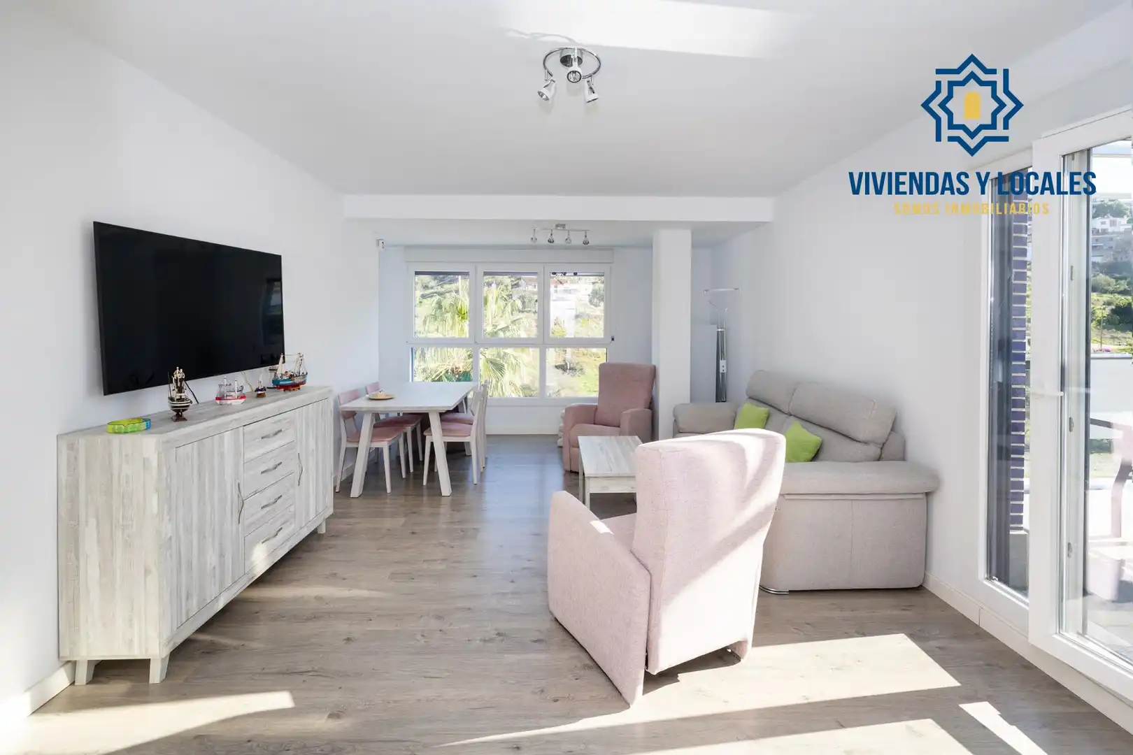 Sala de estar de Piso en venta en Almuñécar con Aire acondicionado, Jardín privado y Terraza