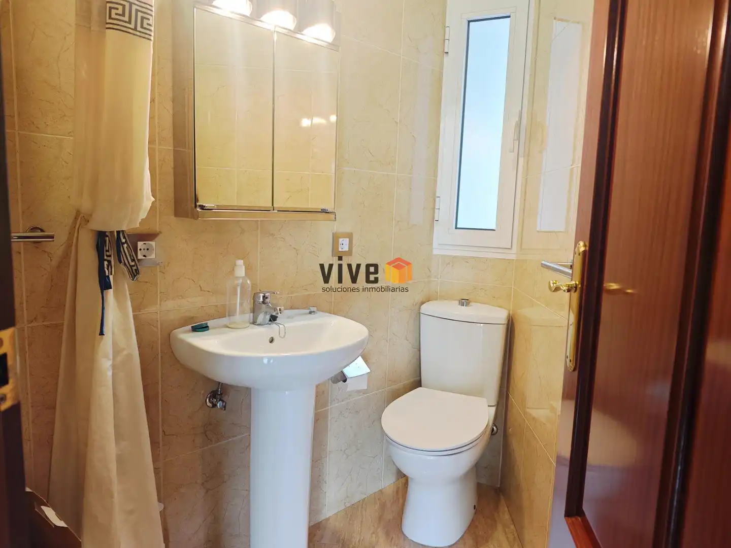 Badezimmer von Wohnung zur Miete in Sevilla mit Klimaanlage, Heizung und Terrasse