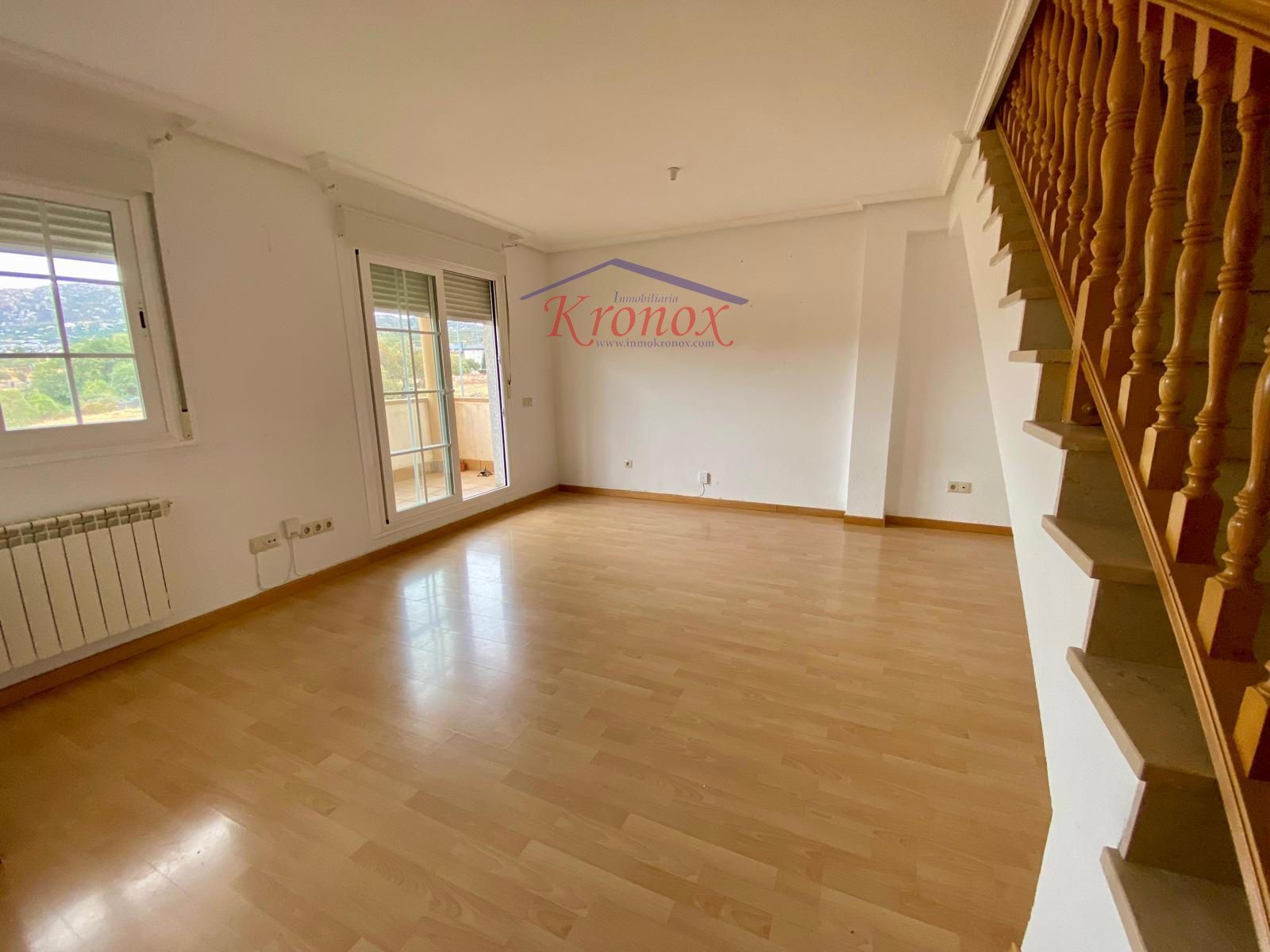 Sala d'estar de Dúplex de lloguer en Collado Villalba amb Calefacció, Terrassa i Rentadora
