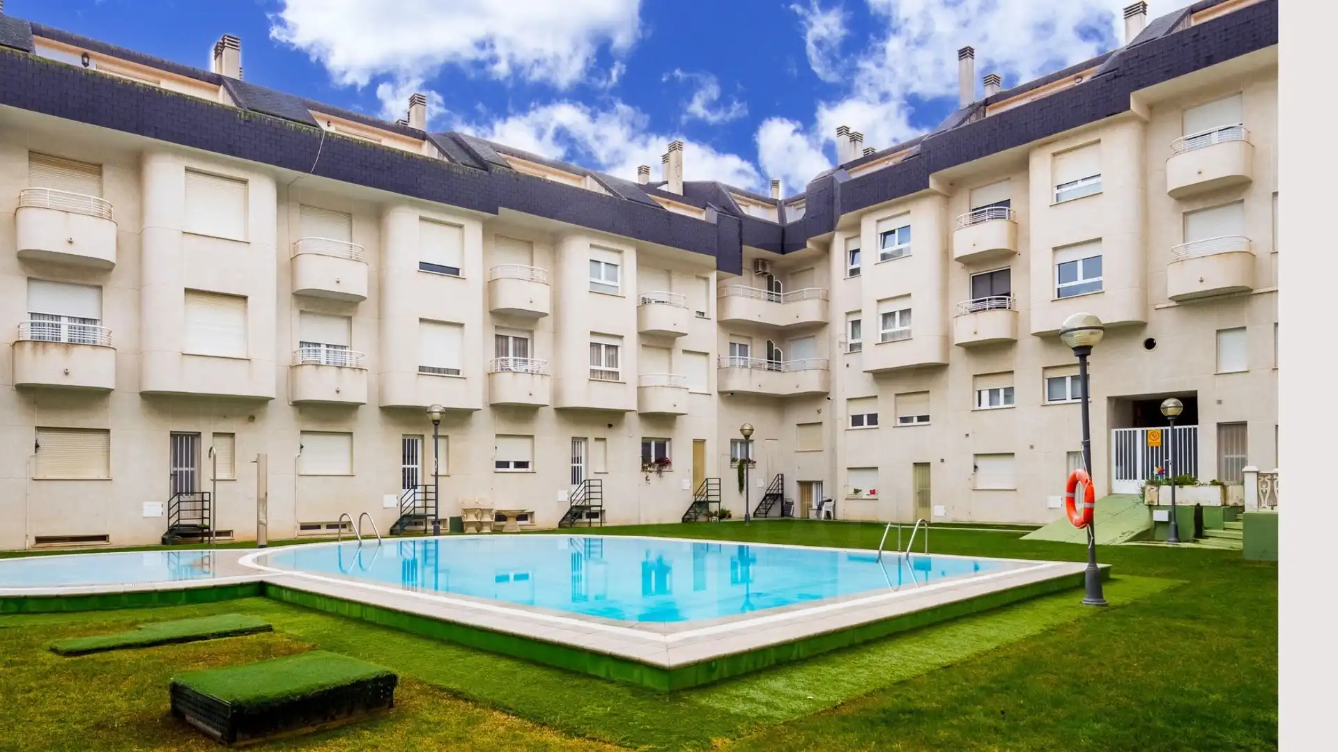 Piscina de Casa adosada en venda en Arnedo amb Calefacció i Piscina