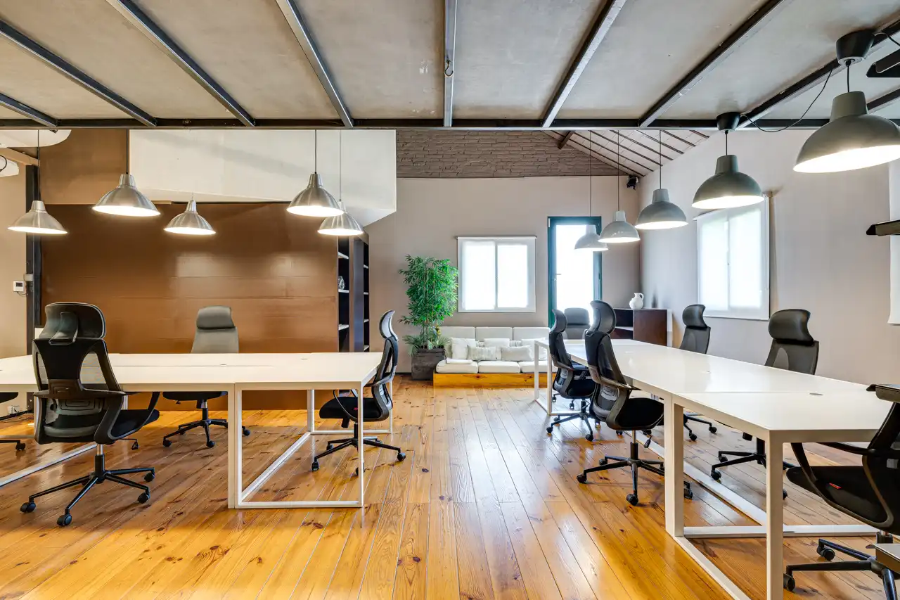 Büro zur Miete in Barcelona mit Klimaanlage, Heizung und Terrasse