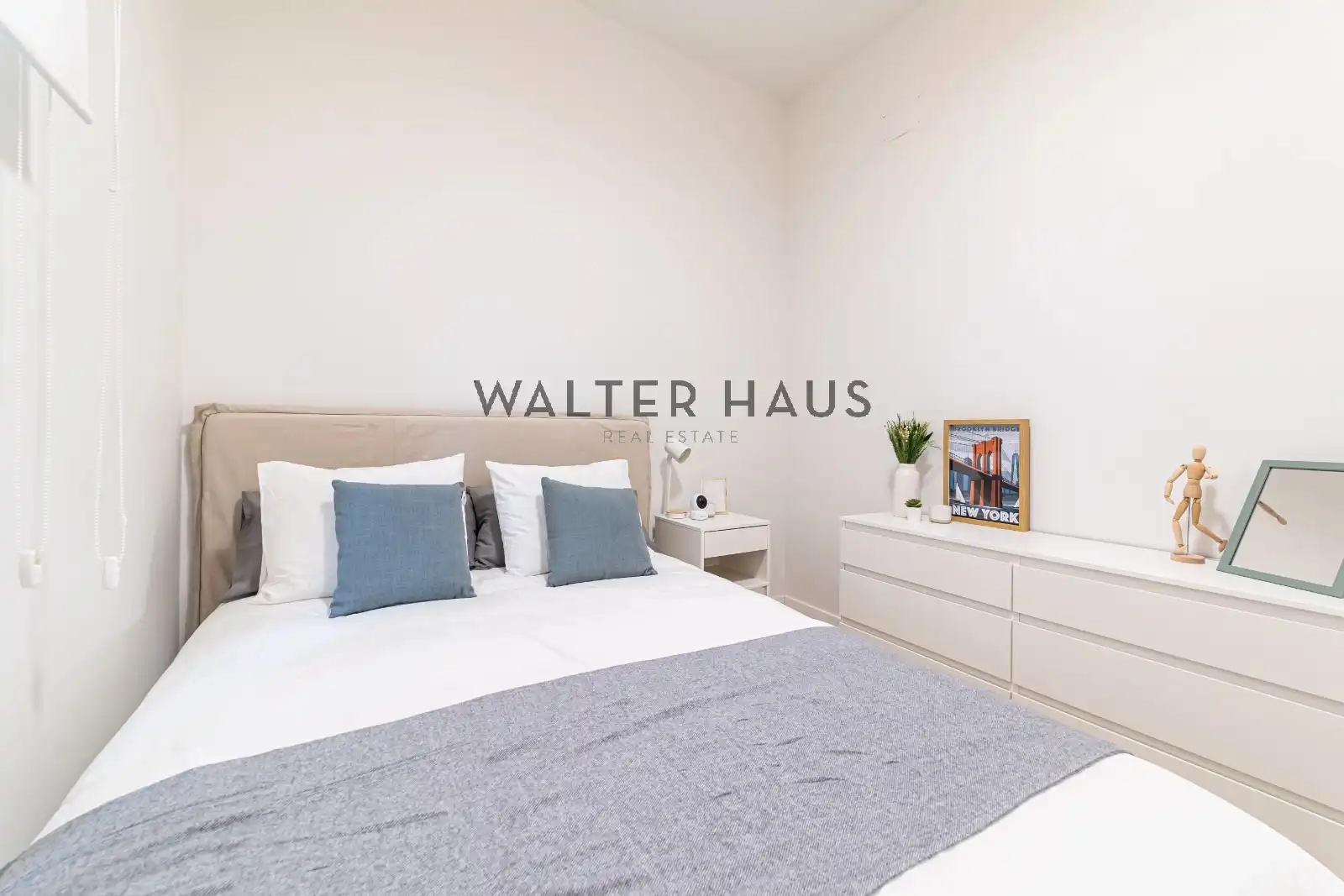 Bedroom of Flat for sale in Madrid  with Air Conditioner, Heating and Furnished
