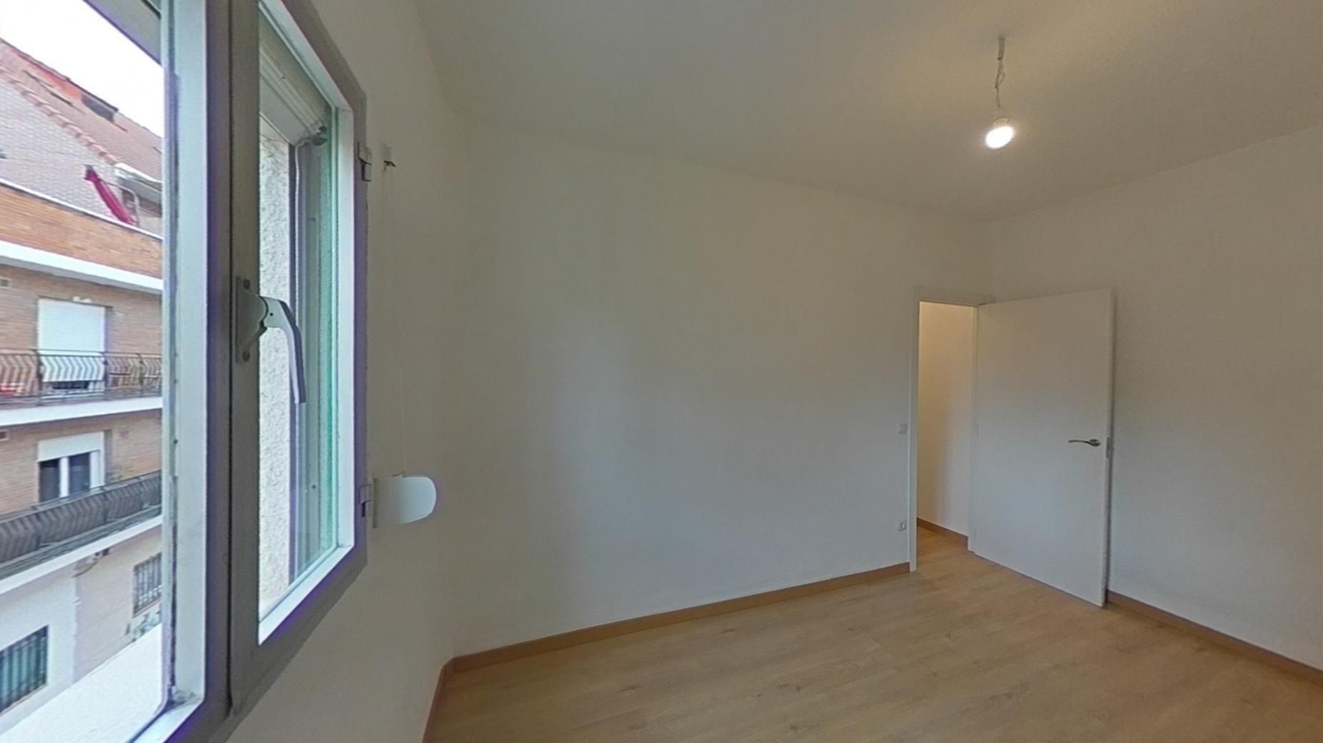 Bedroom of Flat for sale in  Madrid Capital