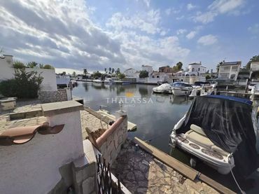 Casa con balcón en venta en Fluvia