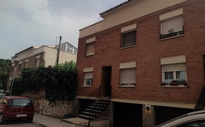 Vista exterior de Casa adosada en venda en Valls amb Calefacció, Jardí privat i Terrassa