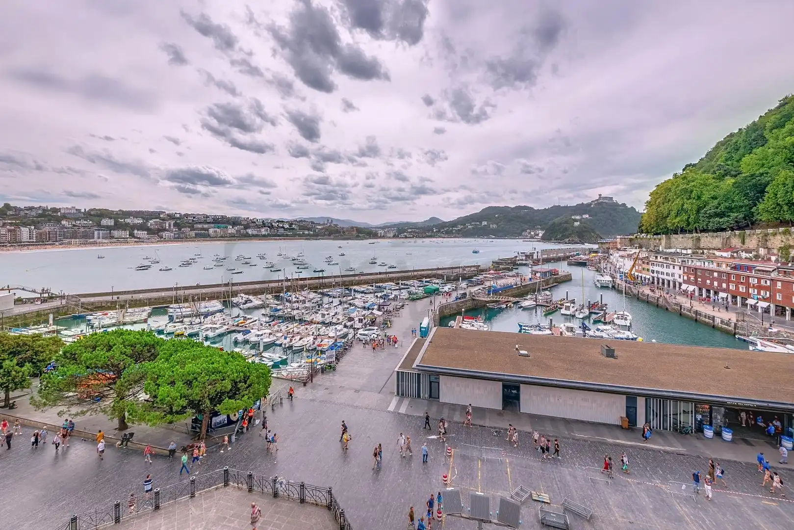 Vista exterior de Àtic en venda en Donostia - San Sebastián  amb Calefacció, Terrassa i Traster