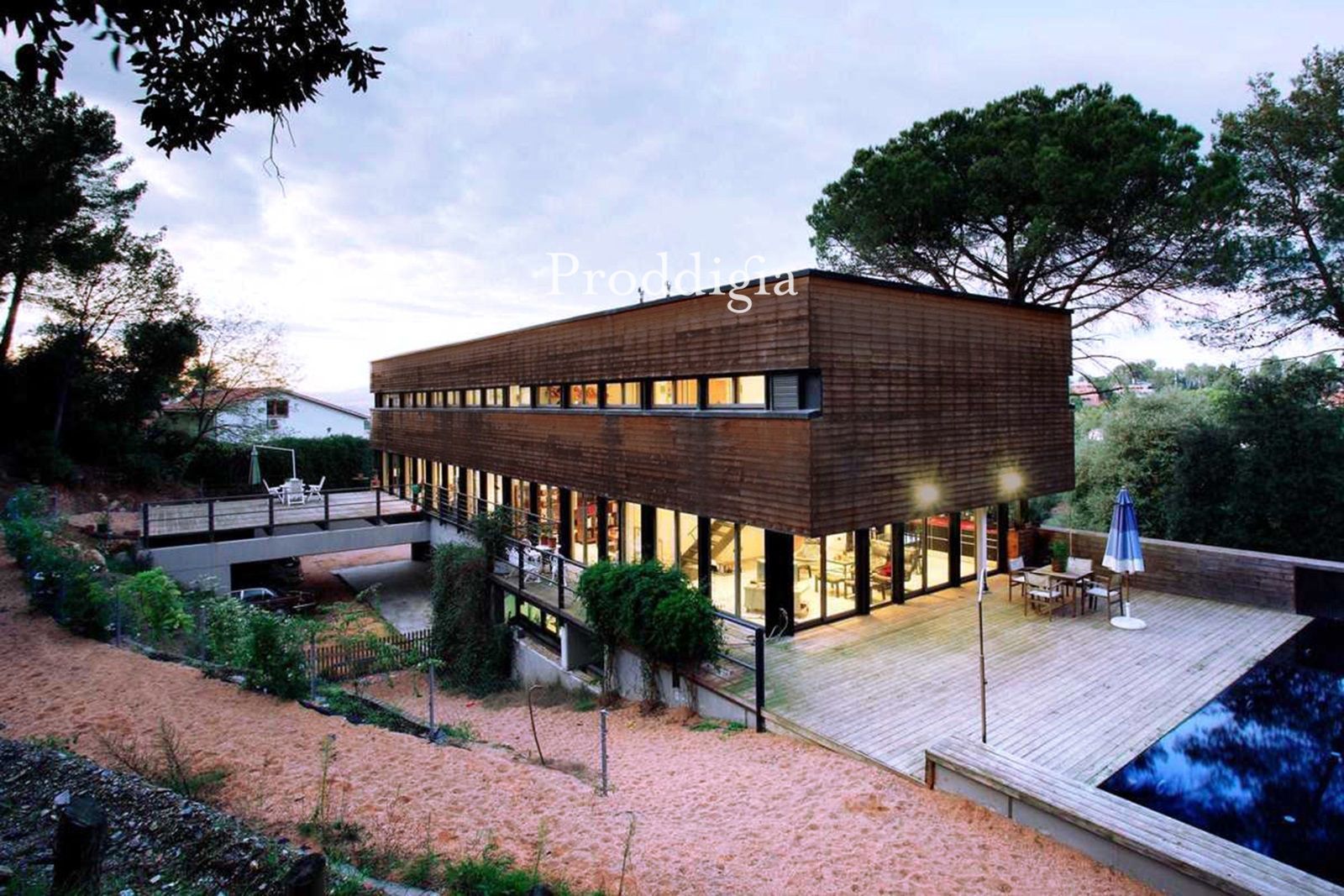 Vista exterior de Edifici en venda en Sant Cugat del Vallès