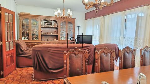 Chalet con finca y garaje en Narón.